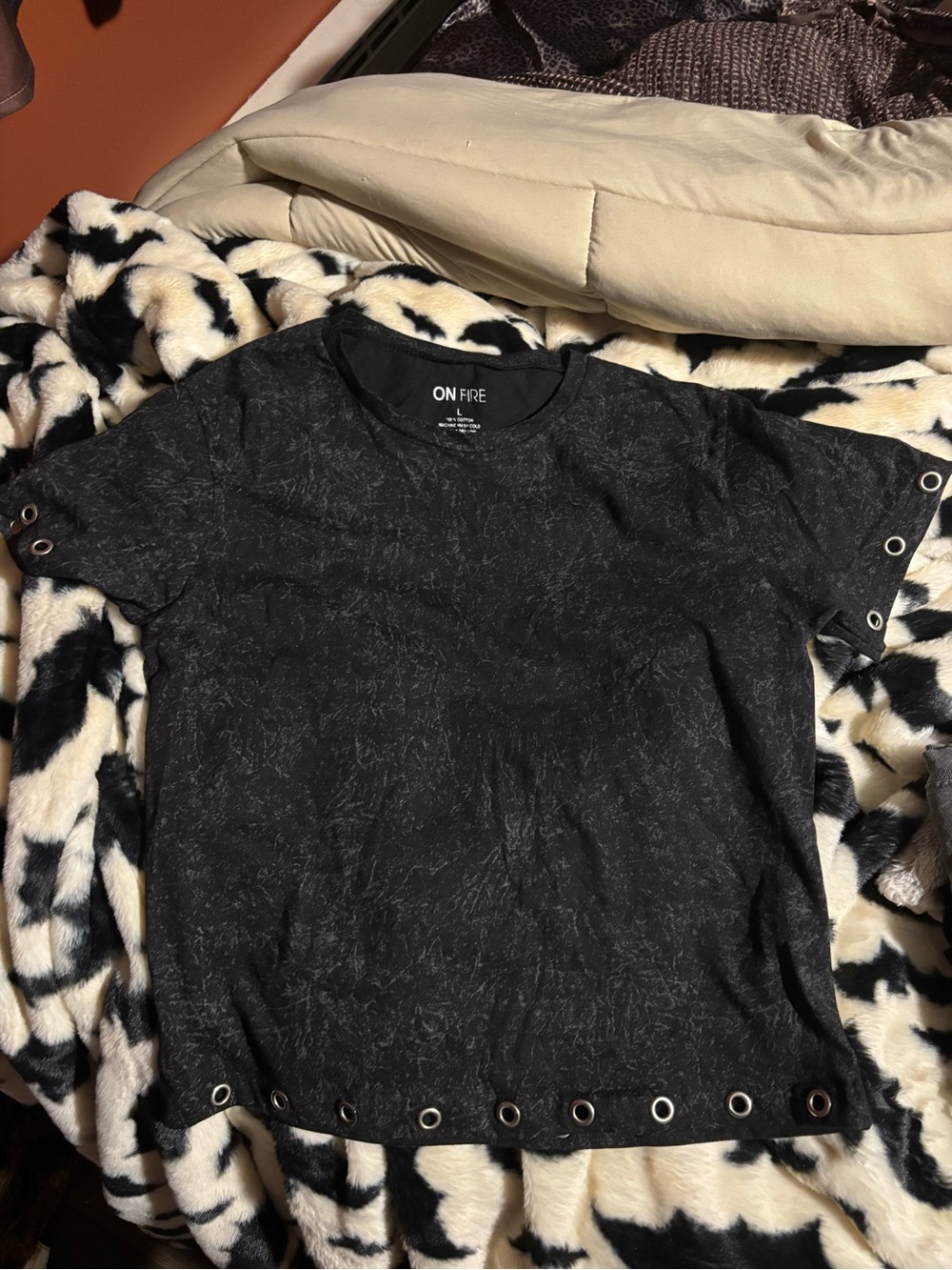 ⭐️Black Short Sleeve T-shirt with Grommet Detail L